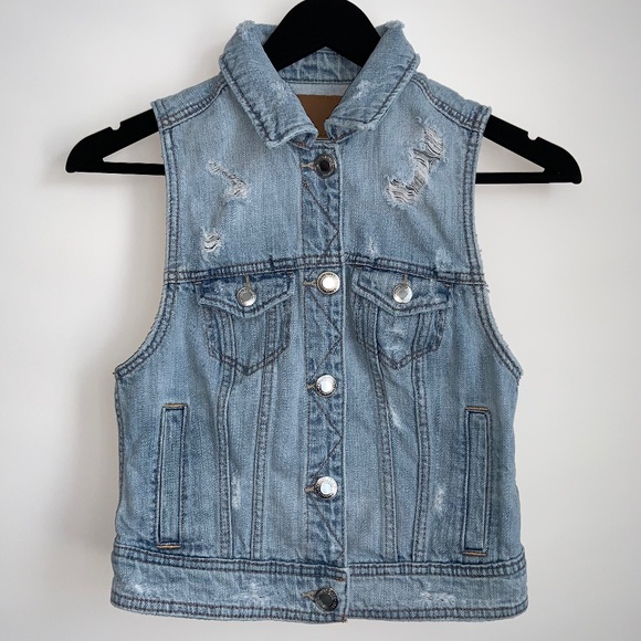 🏷️ 🌸 2/$20 or 3/$24 - AE Distressed Denim Vest - Picture 2 of 9